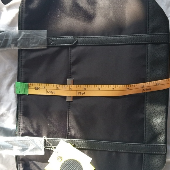 Brand New Black Insulated Roots Bag - Picture 5 of 14